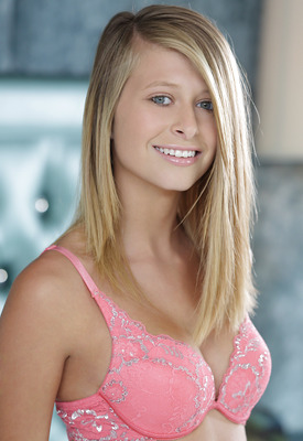 Lauren Clare Photo 11 of 16