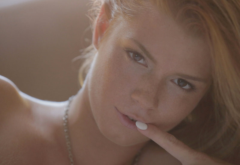 Chrissy Fox Photo 3 of 7