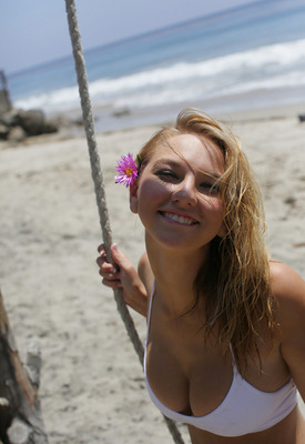 Lily Ivy Photo 3 of 18