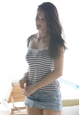 Tiffany Thompson Photo 3 of 20