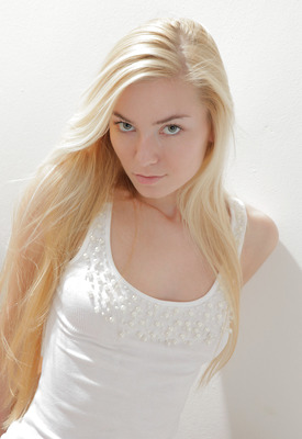 Diana Fox Photo 6 of 8