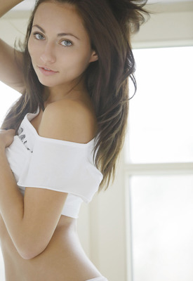 Michaela Isizzu Photo 10 of 20