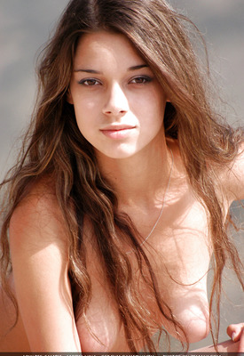 Nina James Photo 7 of 15