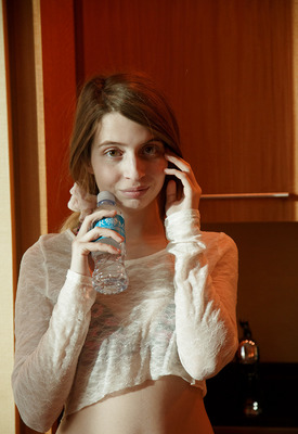 Lola Arburg Photo 4 of 4