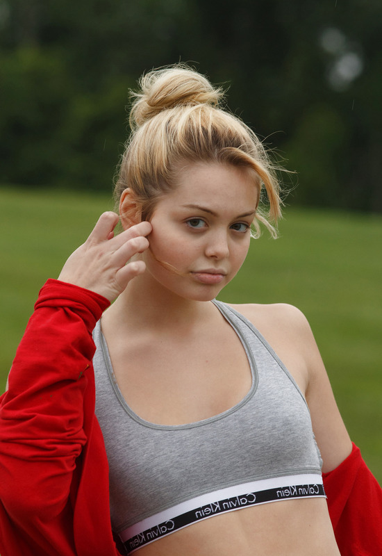 Gia Strachen in Always Sunny by Zishy