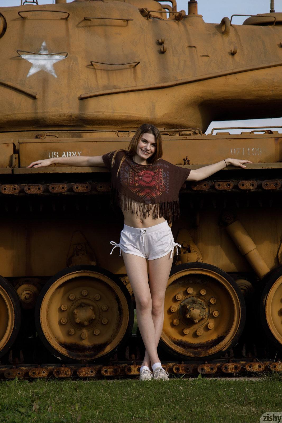 Lauralynn Parrish in Give Peace A Tank by Zishy | Erotic Beauties