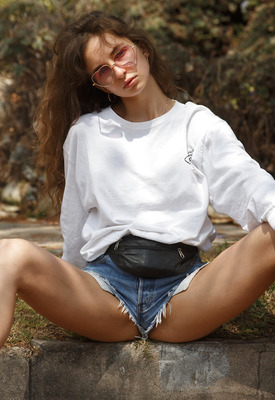 Vivi Kuanas Photo 8 of 12