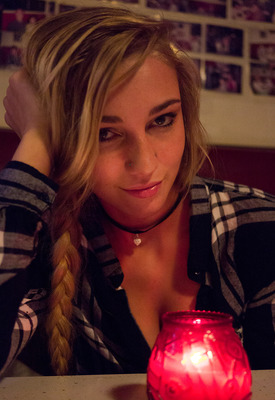 Kendra Sunderland Photo 7 of 18