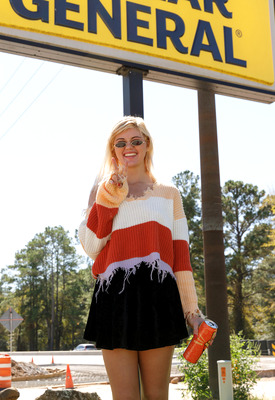 Luna Fey Photo 5 of 8