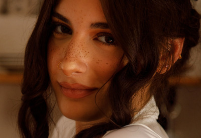 Sary Gimalda in Filtered Honey by Zishy