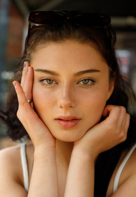 Zara Skolera in Taste The Face by Zishy - 2 of 12