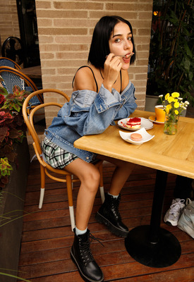 Queti Revello in The Shiny Valetine by Zishy