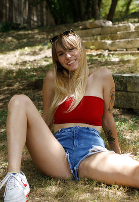 Angel Youngs Photo 9 of 14