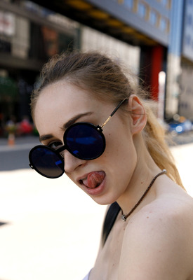 Yana West Photo 1 of 10