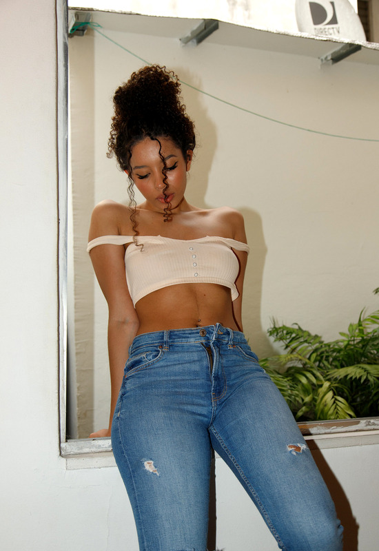 Valery Ponce in Damas R Drama by Zishy