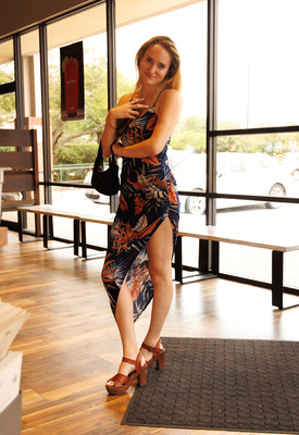 Athena Fleurs Photo 3 of 4