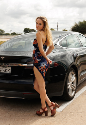 Athena Fleurs Photo 2 of 4