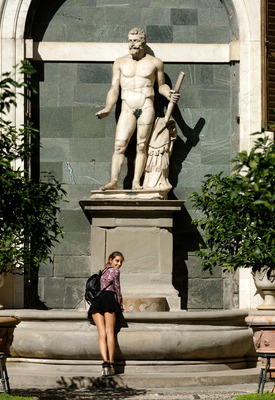 Aurora Morgenrote Photo 3 of 11