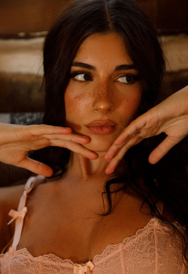 Sary Gimalda in Glamour Baby by Zishy