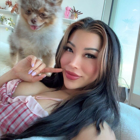MelliBunni 🍓 Your Petite Asian Waifu