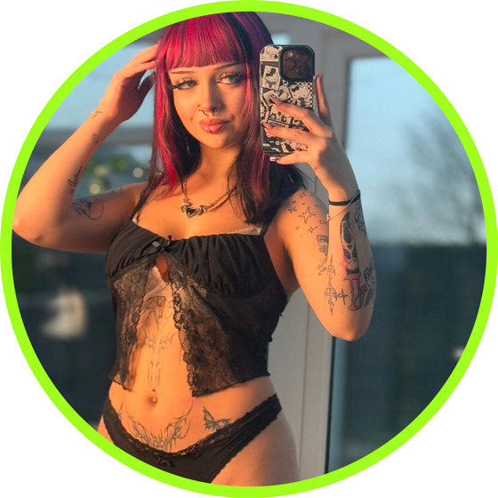 Lucy 😈  (5'0/ 152cm)