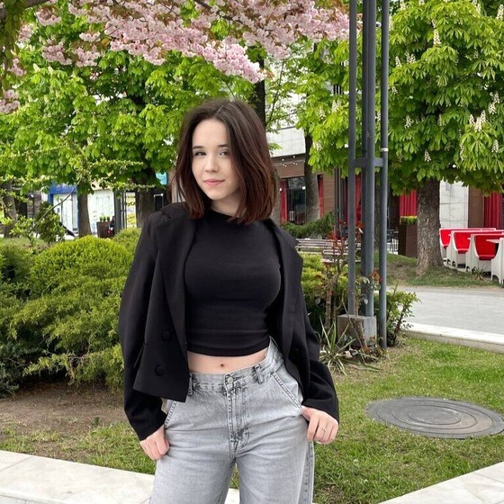 Angelina😇