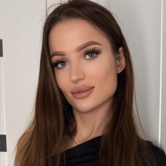 Annika · Girl next door | Free page